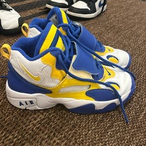 Nike airspeed turf sneaker size 4.5